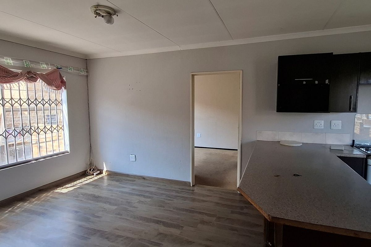 Apartment Sold In Roodepoort - Photo 4