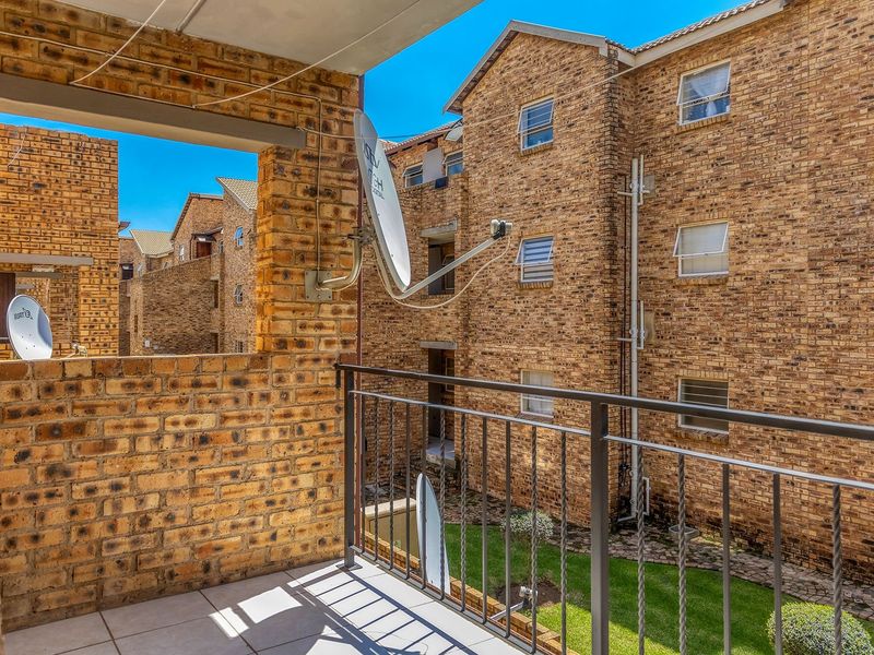 Apartment Sold In Roodepoort - Photo 2