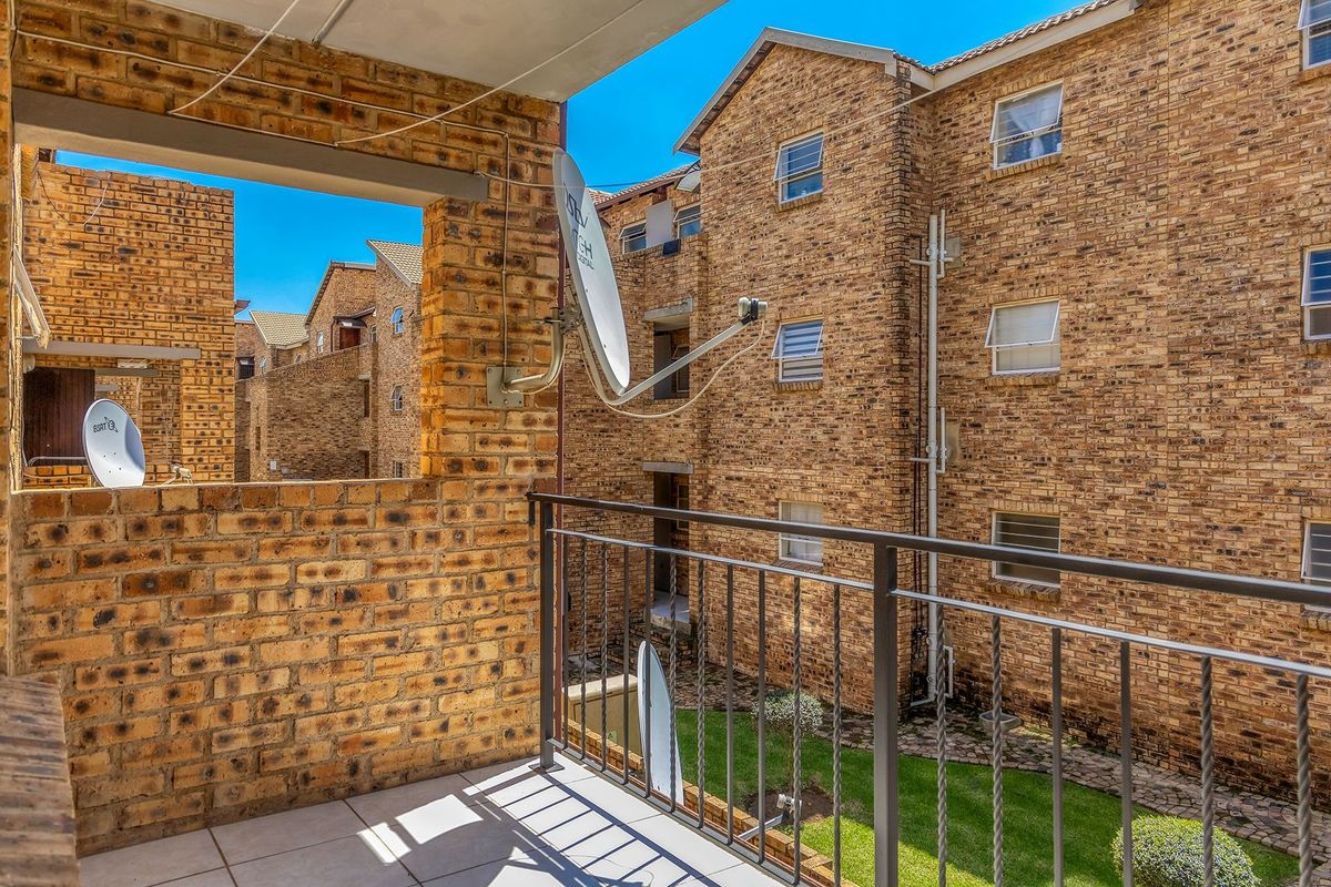 Apartment Sold In Roodepoort - Photo 2