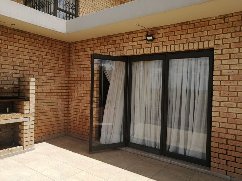 House For Sale In Johannesburg - Photo 2