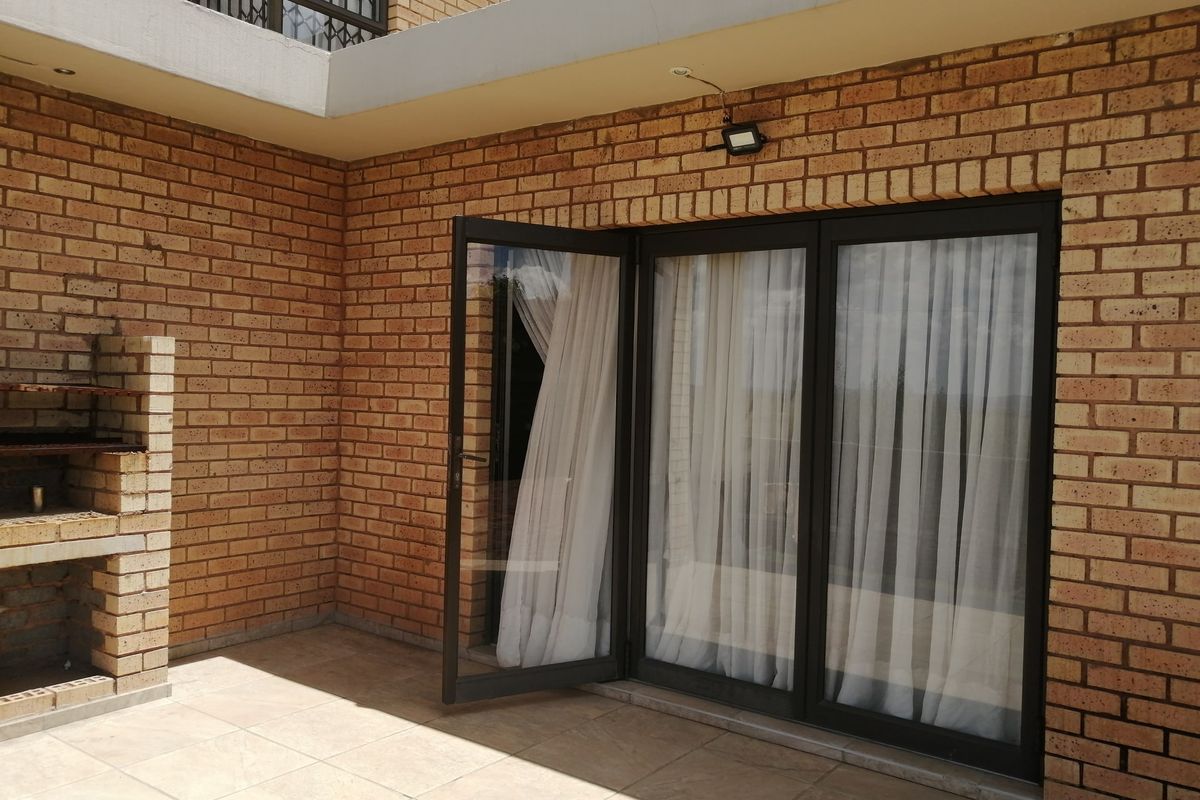 House For Sale In Johannesburg - Photo 2