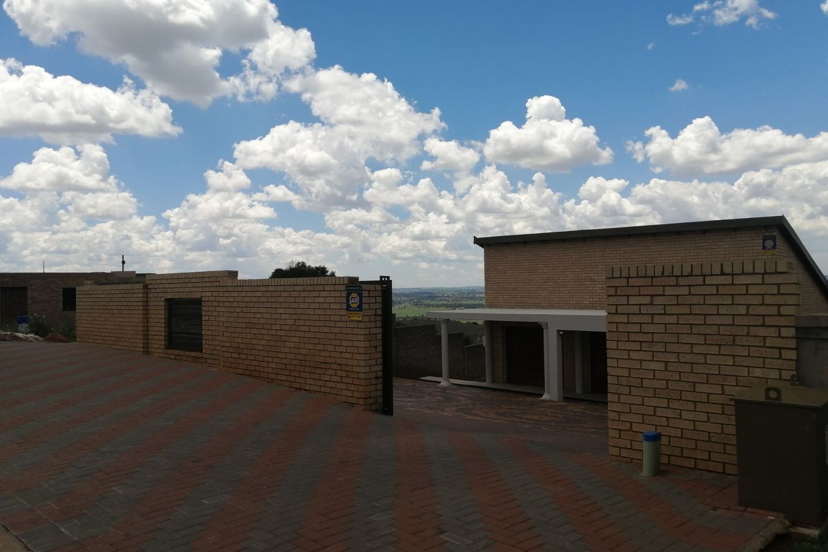 House For Sale In Johannesburg - Photo 3