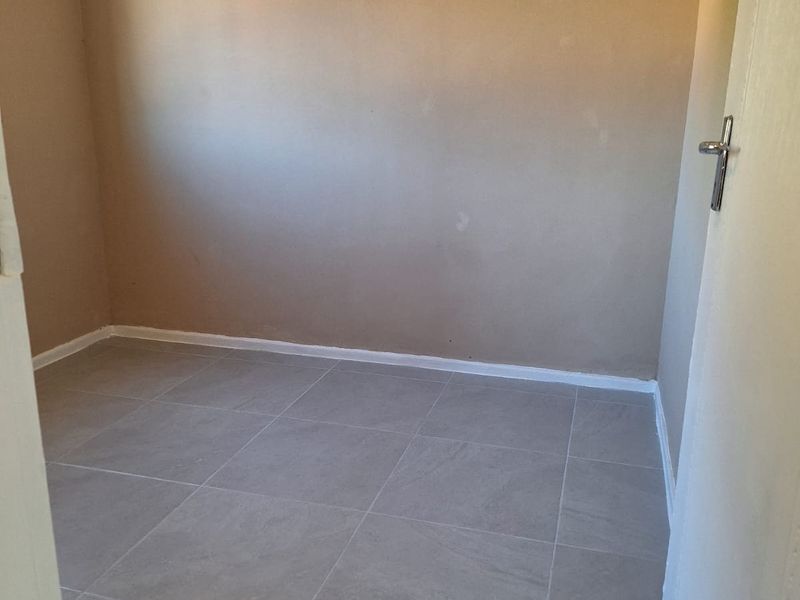 Apartment For Sale In Cape Town - Photo 4