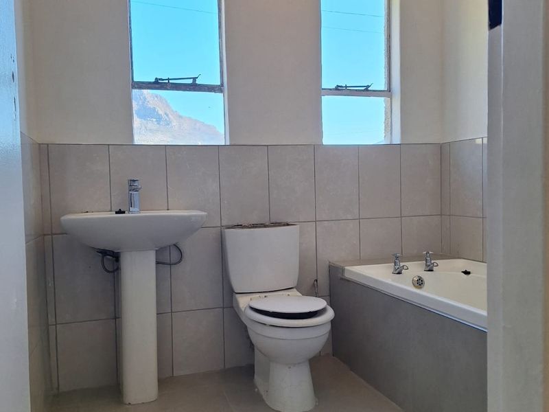 Apartment For Sale In Cape Town - Photo 9