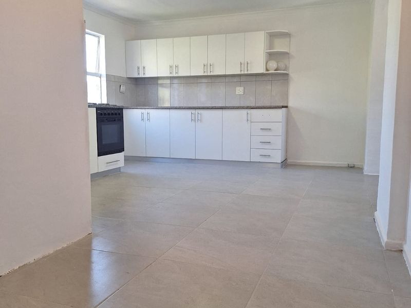 Apartment For Sale In Cape Town - Photo 2