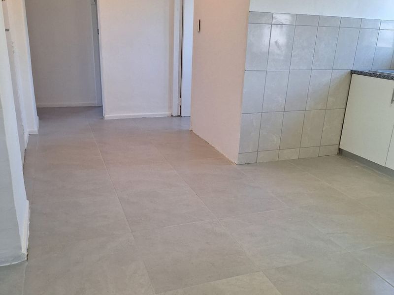 Apartment For Sale In Cape Town - Photo 3