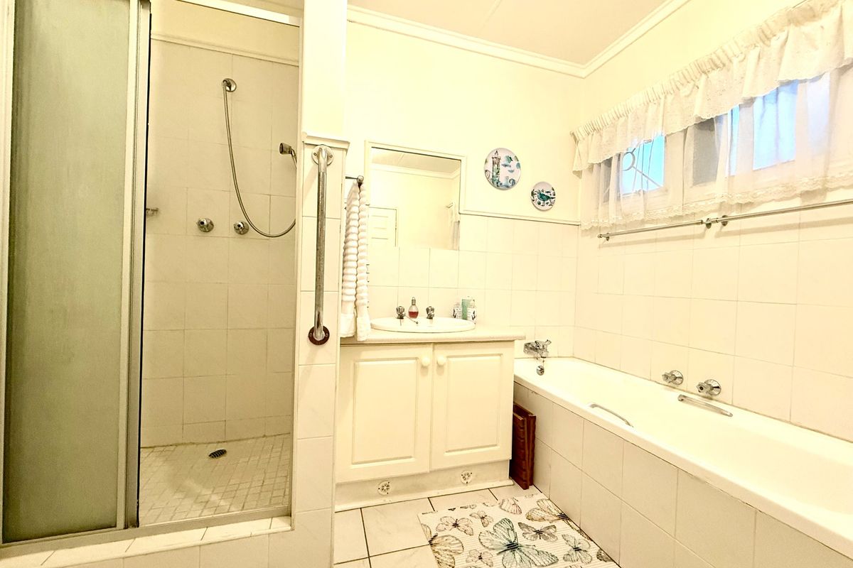 Cluster Pending Sale In Bloemfontein - Photo 5