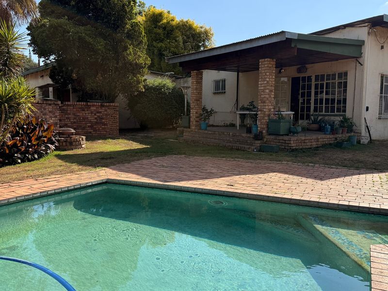 House Pending Sale In Walkerville - Photo 2