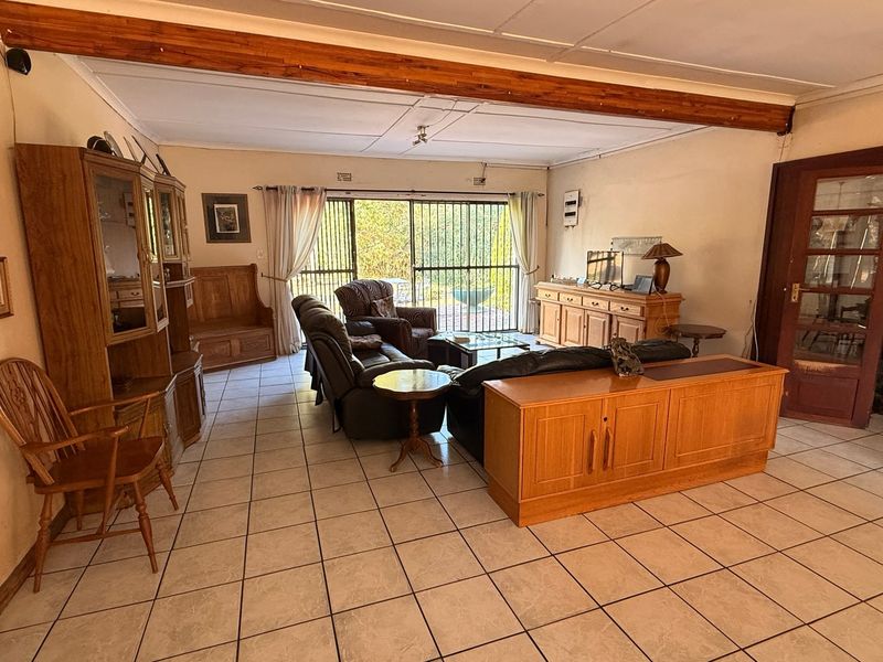 House Pending Sale In Walkerville - Photo 6