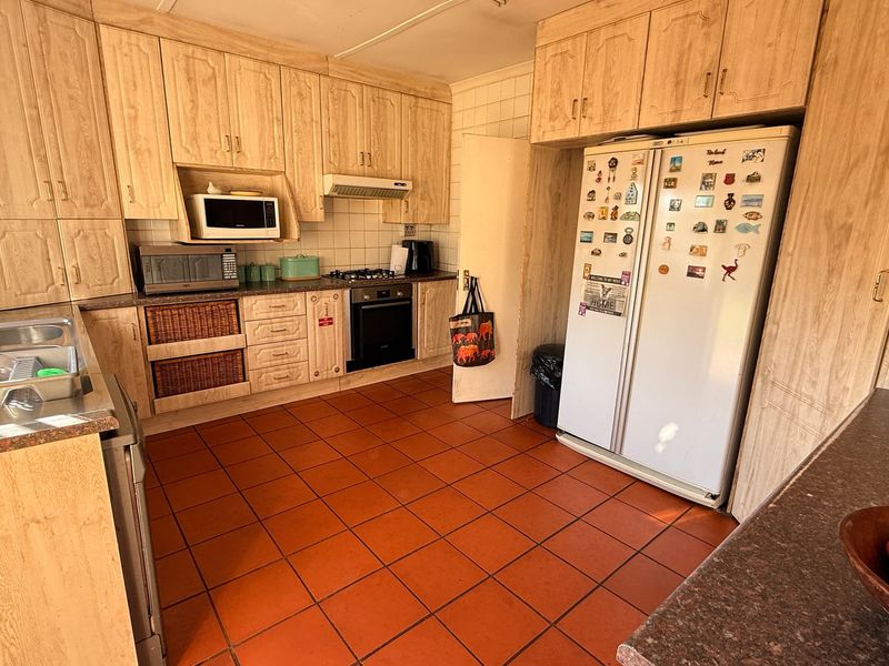 House Pending Sale In Walkerville - Photo 7