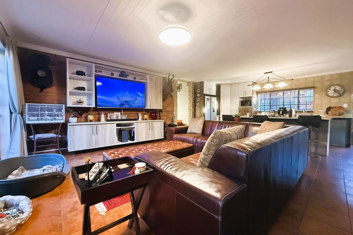 House For Sale In Bloemfontein - Photo 3