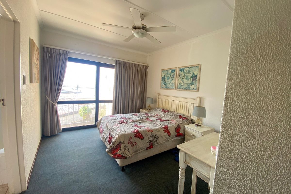 Townhouse For Sale In Margate - Photo 3