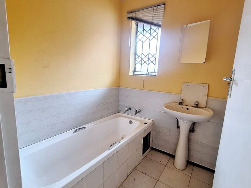 House For Sale In Mafikeng - Photo 7