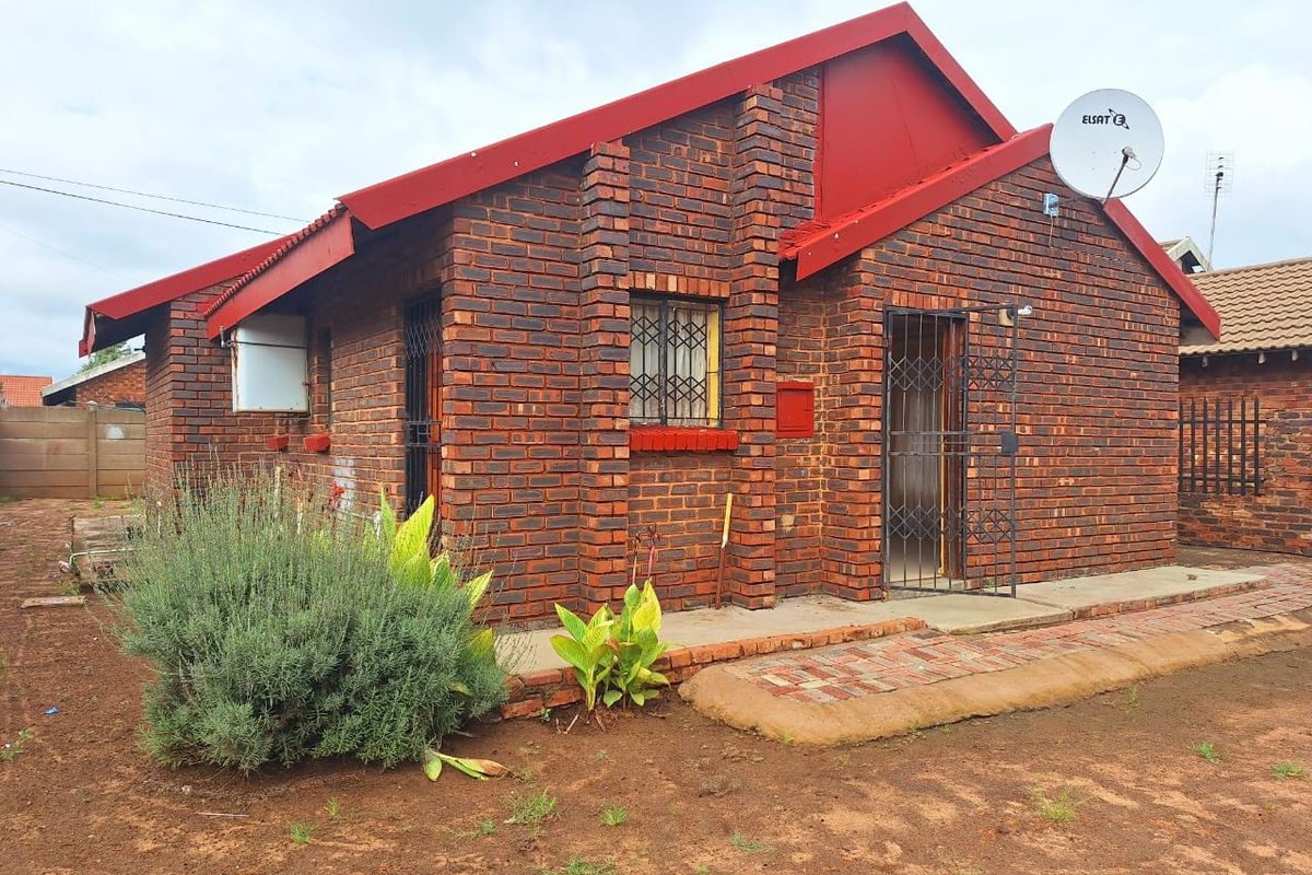 House For Sale In Mafikeng - Photo 2