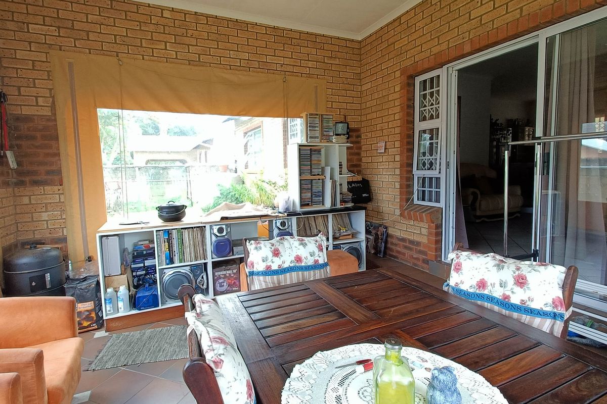 Townhouse For Sale In Margate - Photo 4