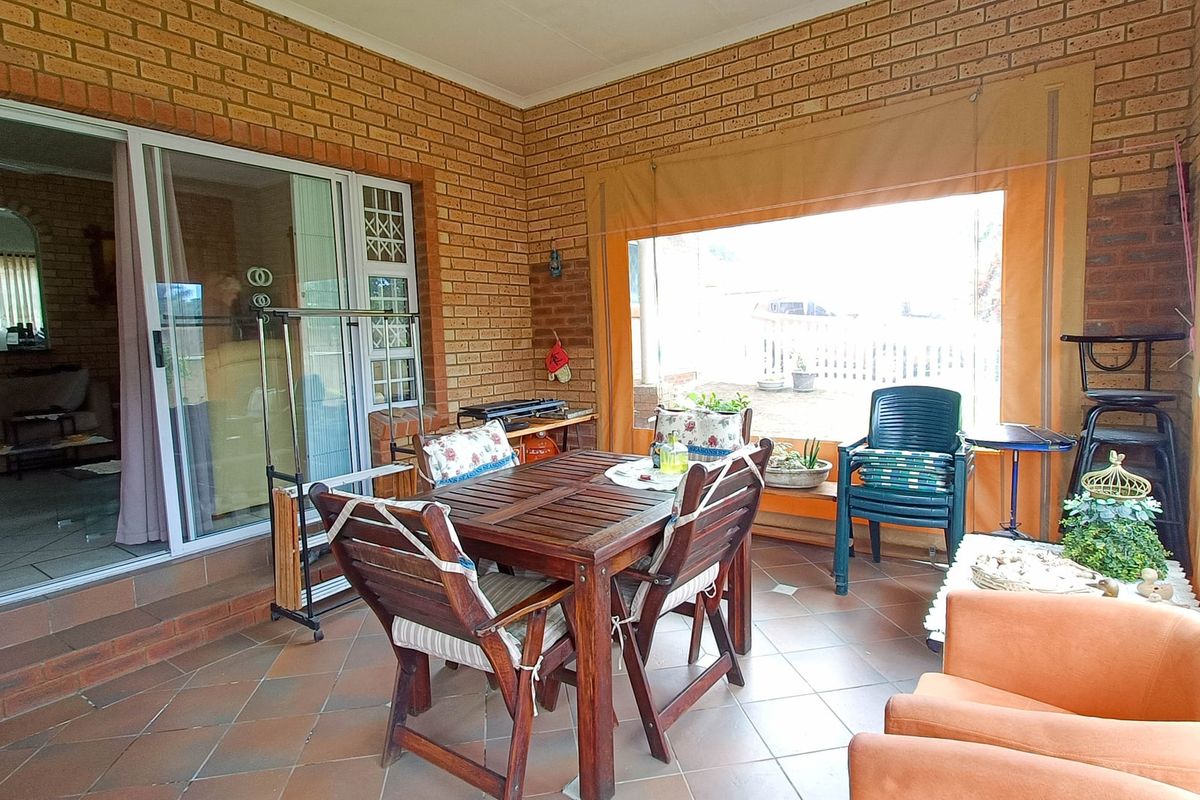 Townhouse For Sale In Margate - Photo 3