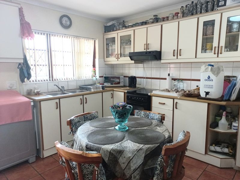 Apartment For Sale In Margate - Photo 2