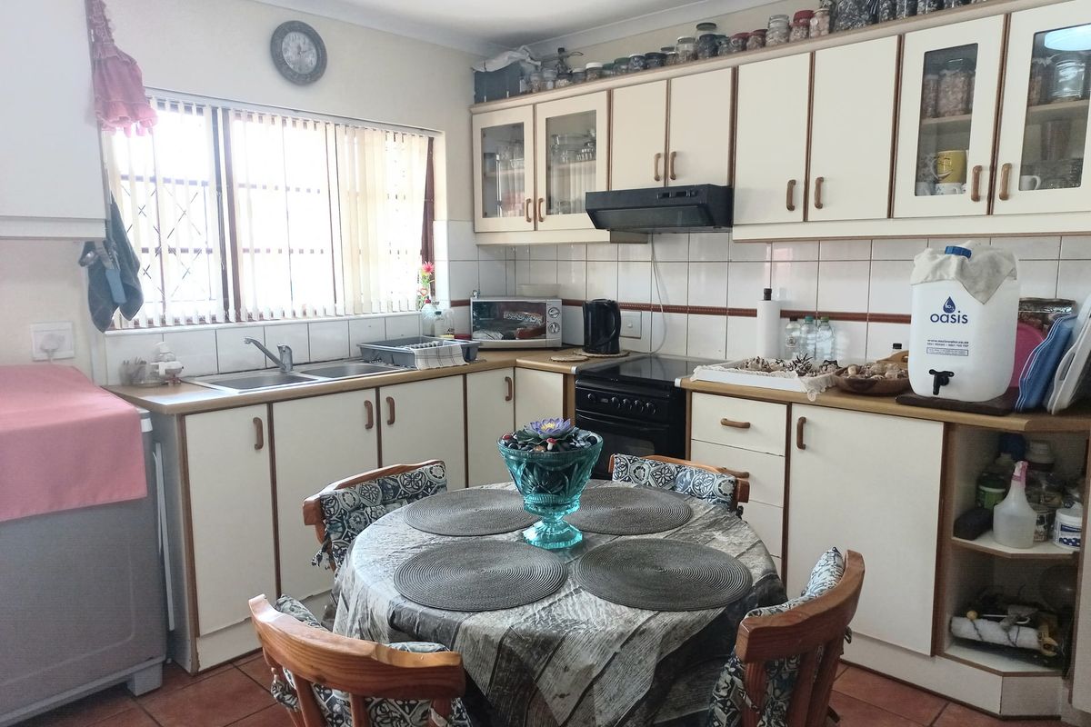 Apartment For Sale In Margate - Photo 2