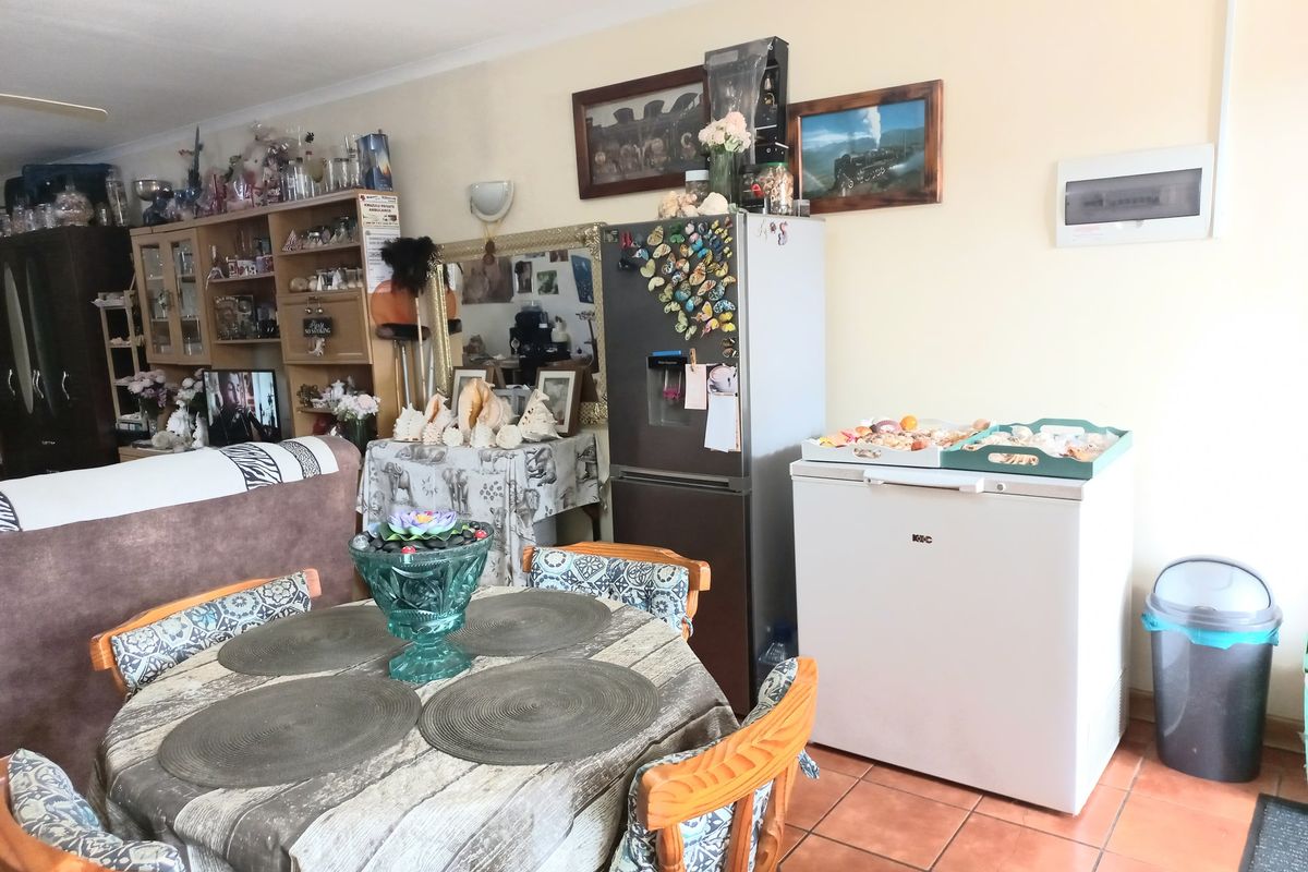 Apartment For Sale In Margate - Photo 3