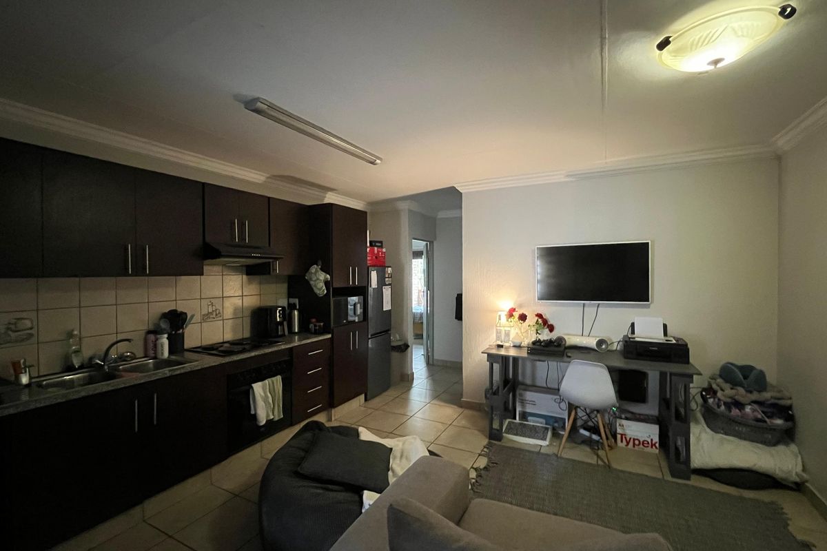 Apartment For Sale In Potchefstroom - Photo 2