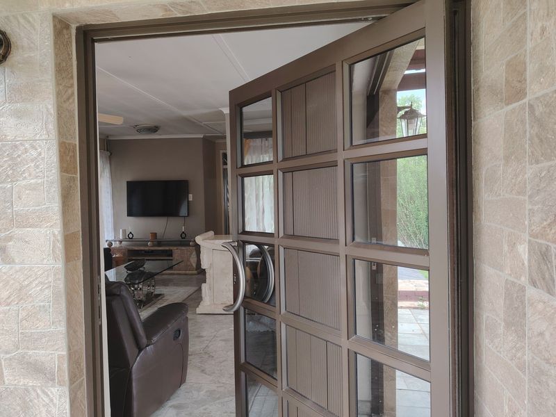 House For Sale In Nigel - Photo 2