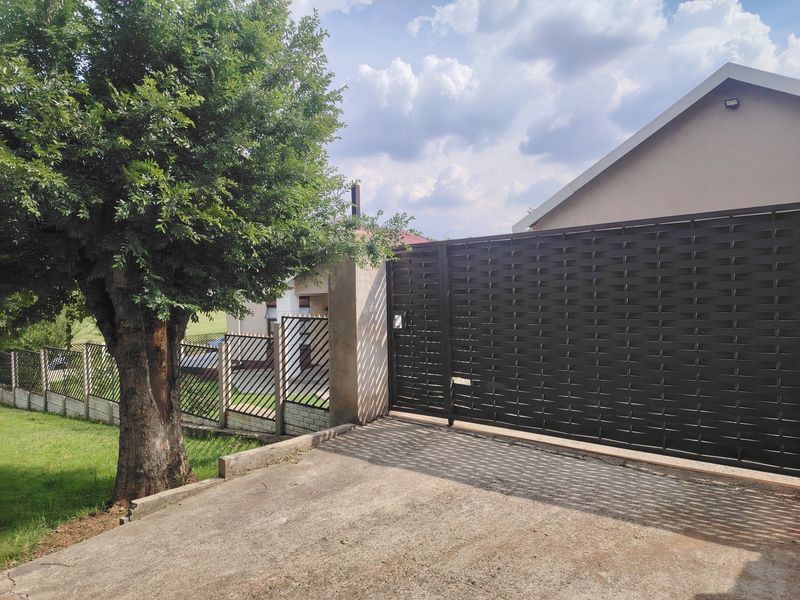 House For Sale In Nigel - Photo 1
