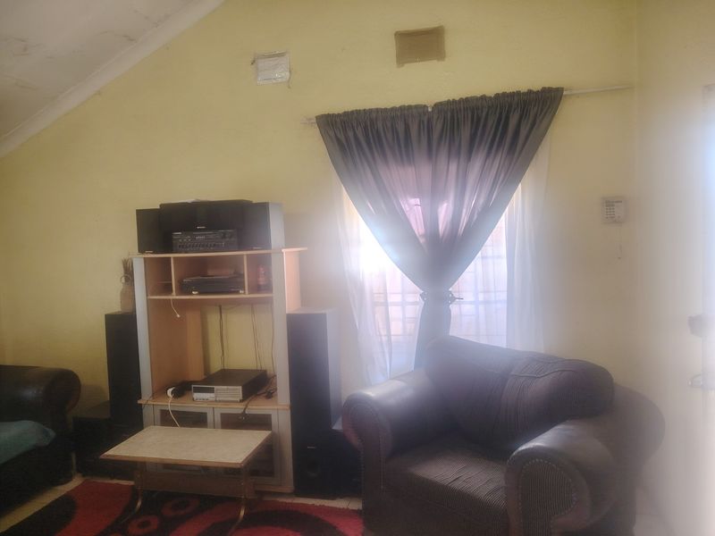 House Pending Sale In Nigel - Photo 2