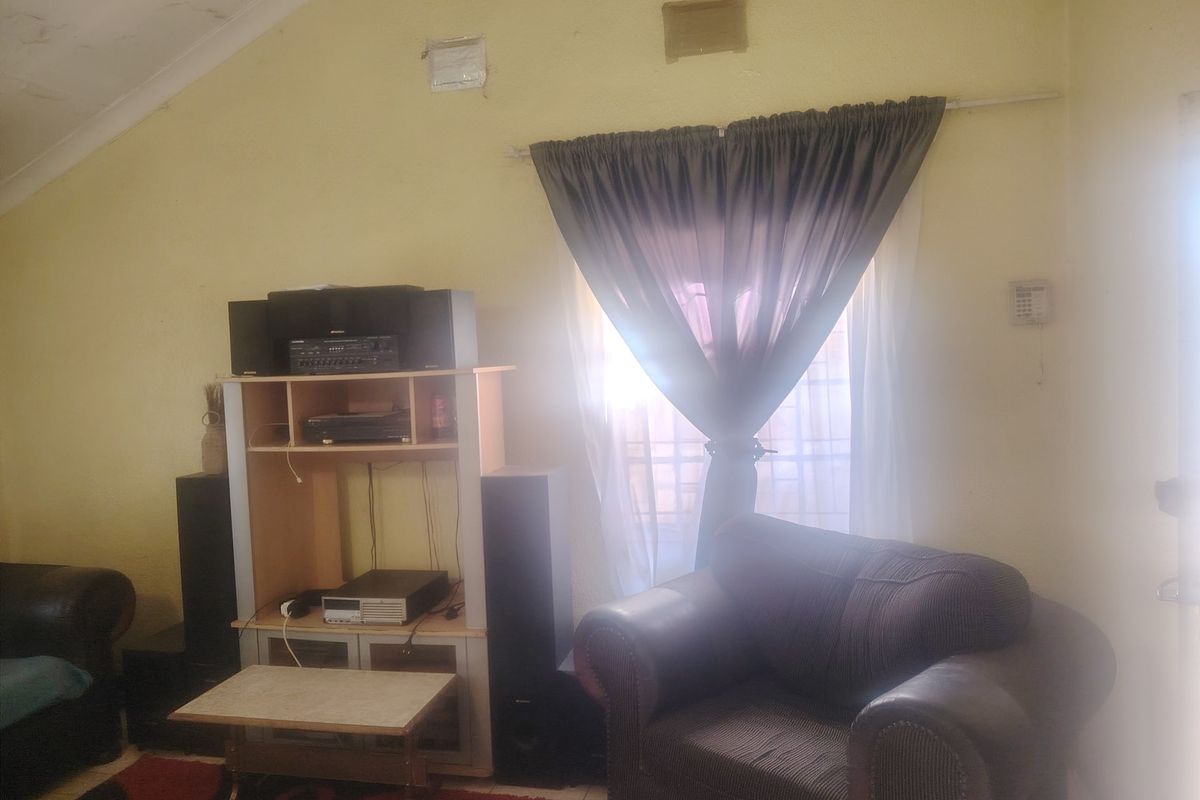 House Pending Sale In Nigel - Photo 2