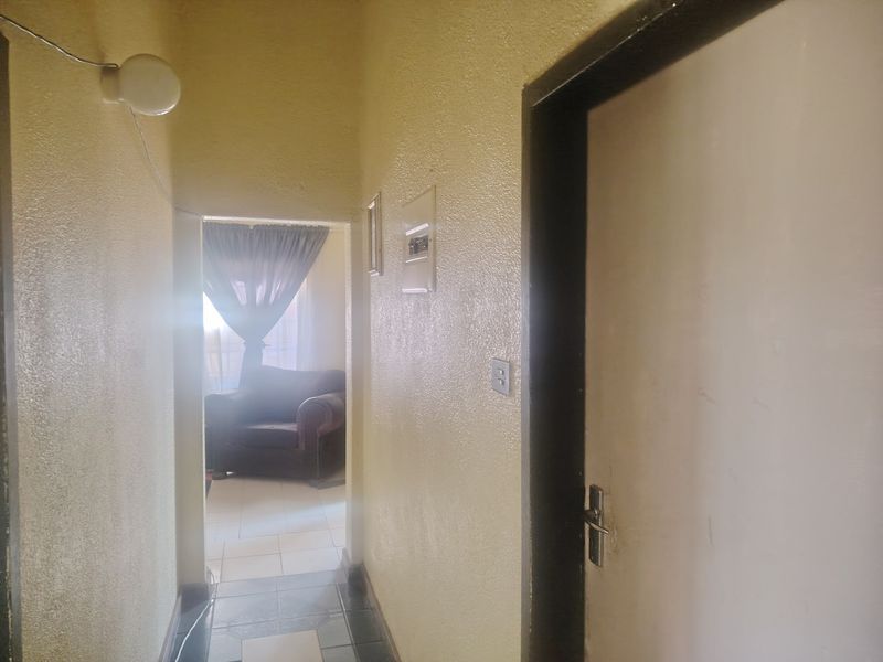 House Pending Sale In Nigel - Photo 4