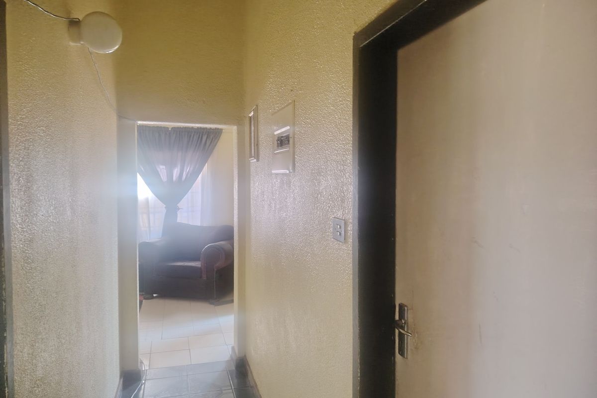 House Pending Sale In Nigel - Photo 4