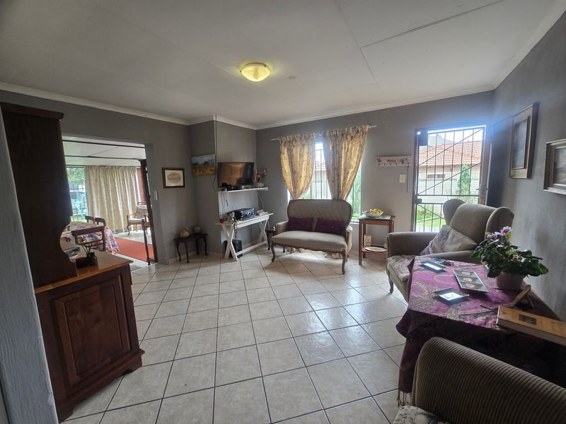 House For Sale In Rayton - Photo 5