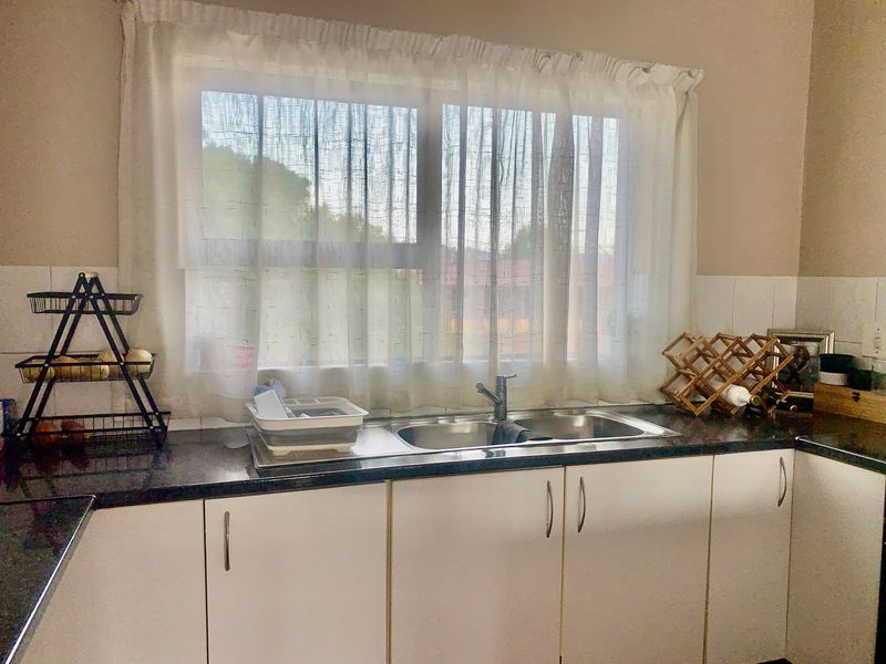 Apartment For Sale In Johannesburg - Photo 7