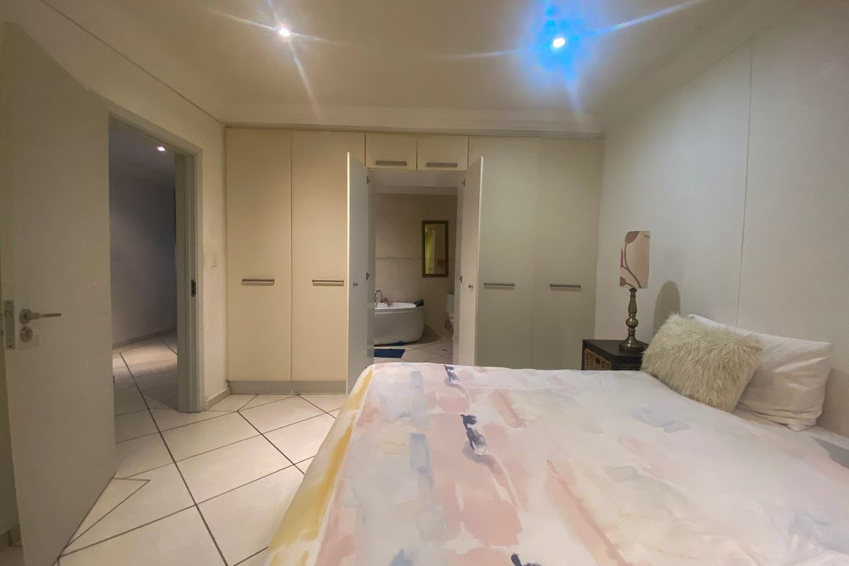 Apartment For Sale In Margate - Photo 3