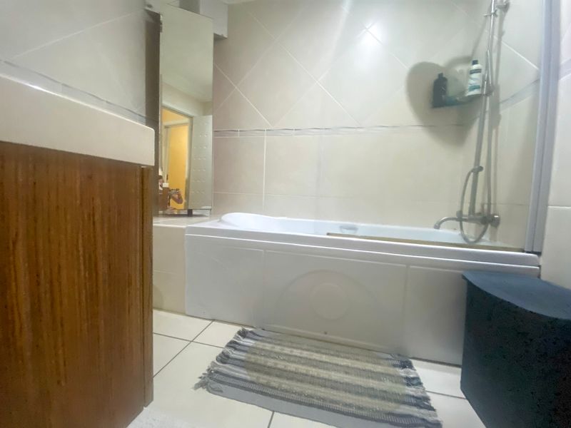 Apartment For Sale In Margate - Photo 8