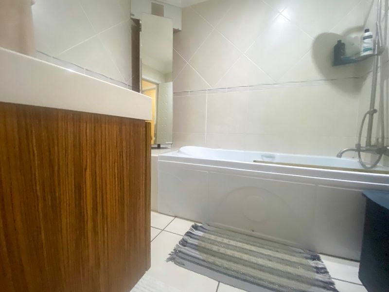 Apartment For Sale In Margate - Photo 7