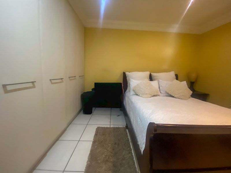 Apartment For Sale In Margate - Photo 3