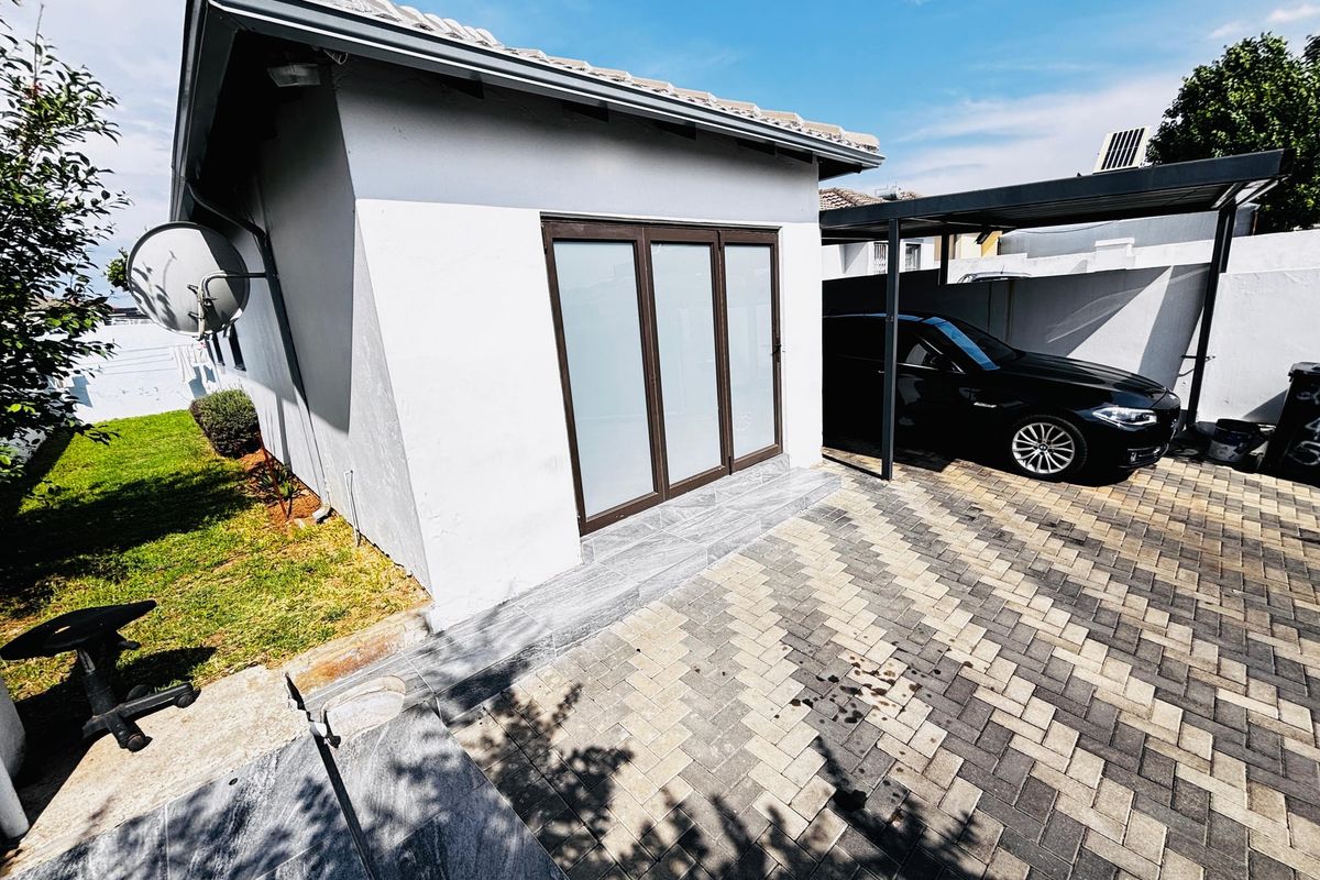 House Pending Sale In Midrand - Photo 4