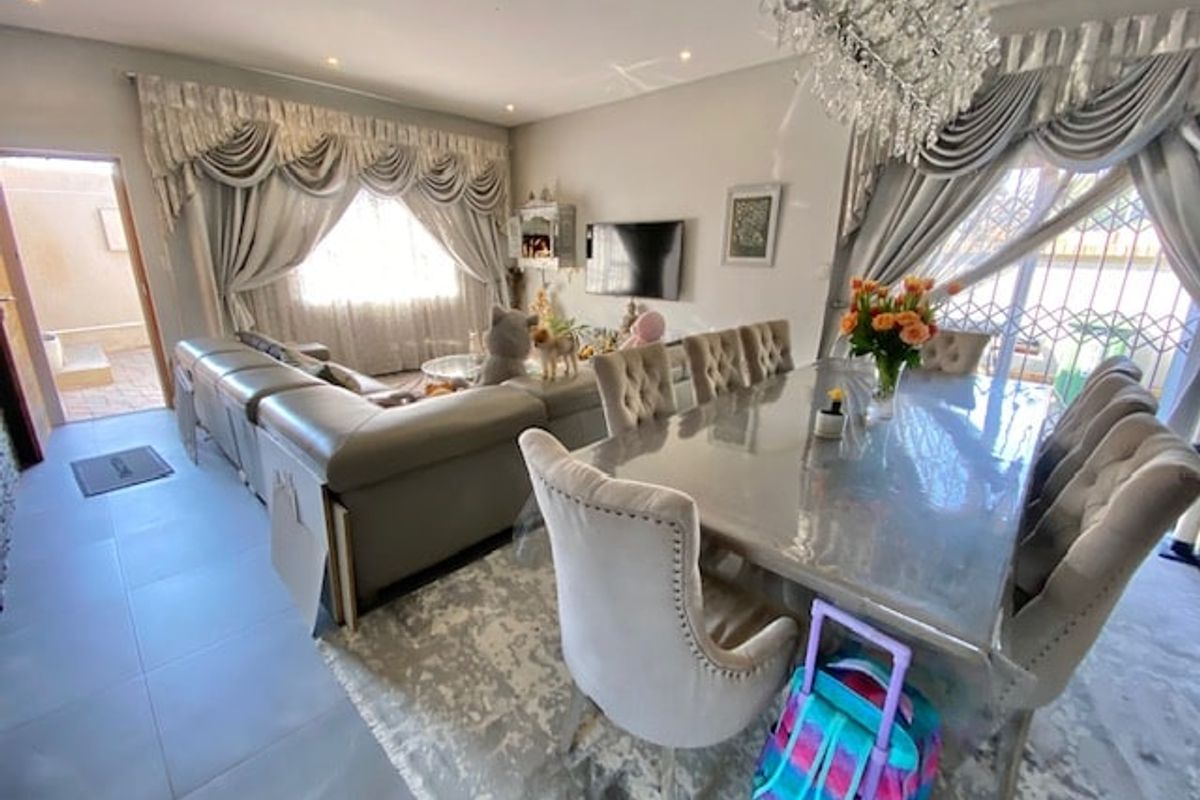 Townhouse For Sale In Midrand - Photo 3