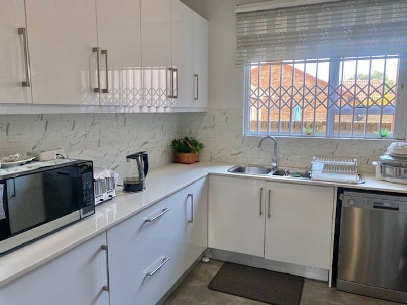 Townhouse For Sale In Midrand - Photo 4