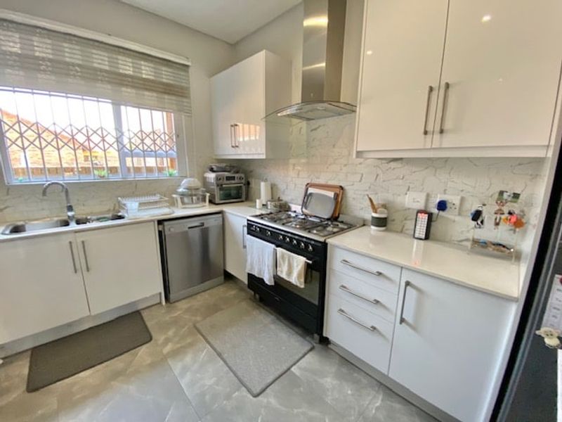 Townhouse For Sale In Midrand - Photo 2