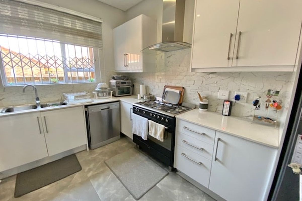 Townhouse For Sale In Midrand - Photo 2