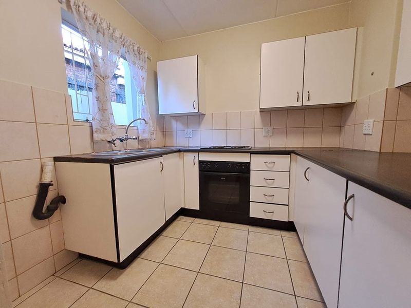 Apartment For Sale In Randburg - Photo 6