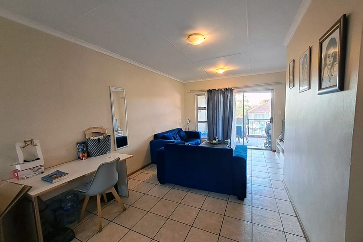 Apartment For Sale In Randburg - Photo 2