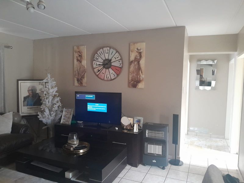 Apartment For Sale In Midrand - Photo 8