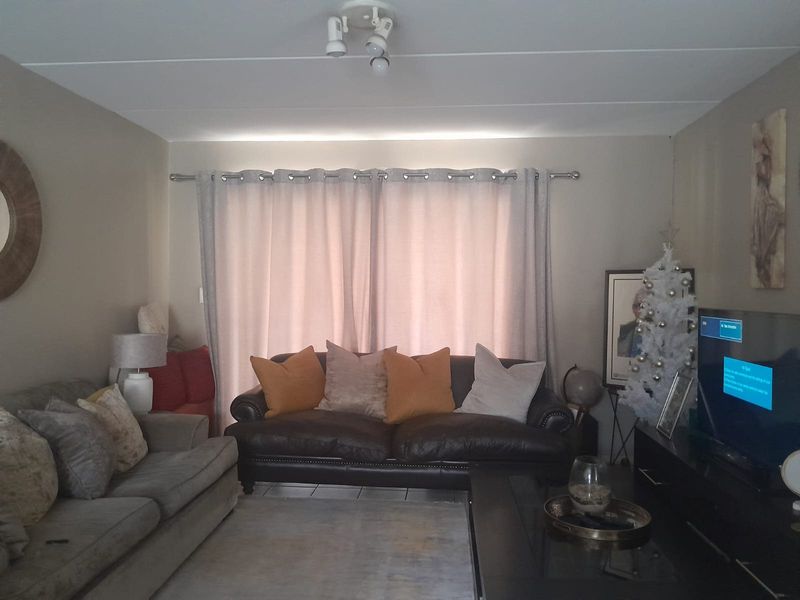 Apartment For Sale In Midrand - Photo 6