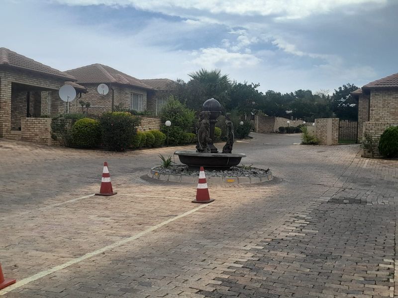 Apartment For Sale In Midrand - Photo 2