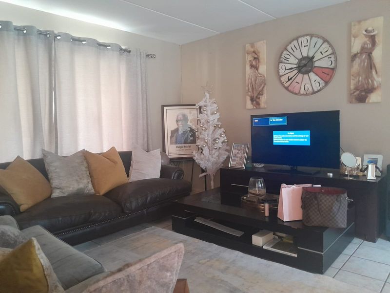 Apartment For Sale In Midrand - Photo 4
