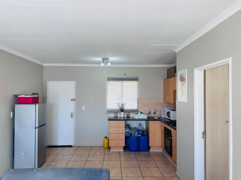 Apartment For Sale In Boksburg - Photo 2