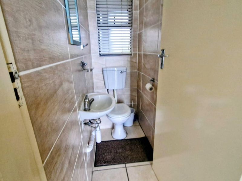 Apartment For Sale In Hibberdene - Photo 9