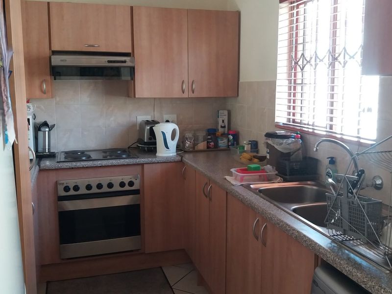 Townhouse Pending Sale In Midrand - Photo 8